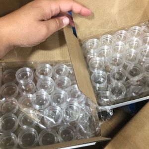 Little jars for liquid samples or lip gloss